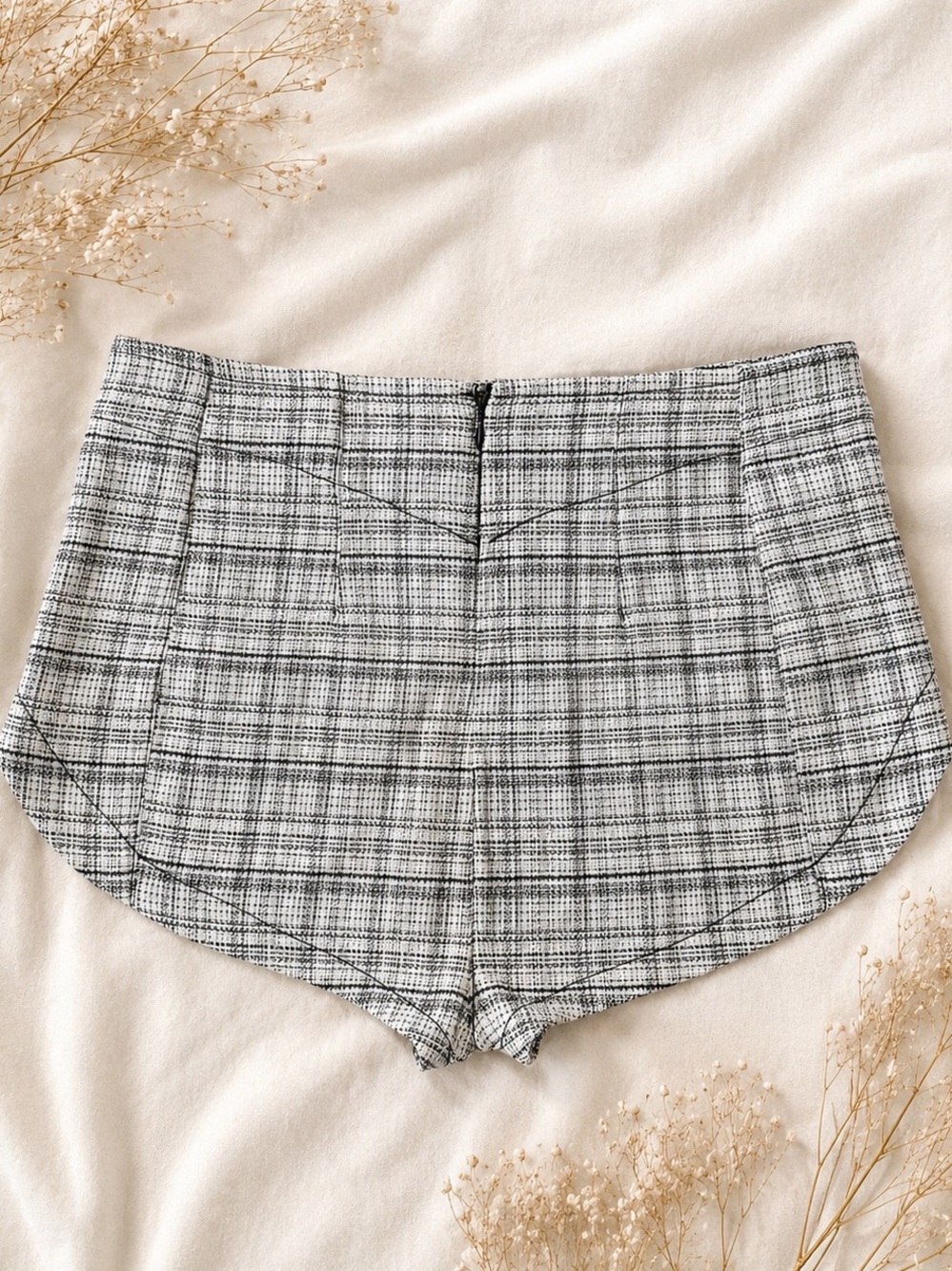 Free People Plaid Curved Hem Micro Shorts Black White Size 4 NWT - Picture 6 of 8